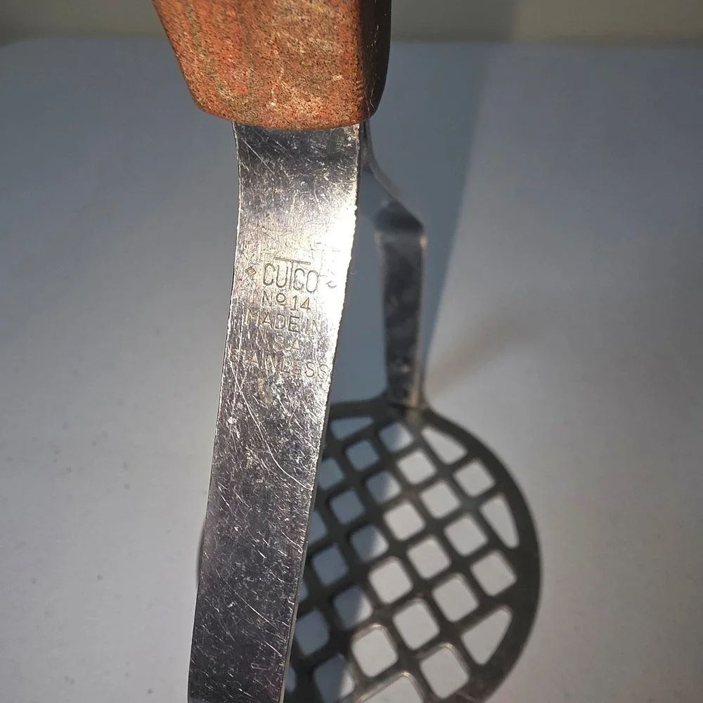 Cutco‎ No 14 Potato Masher Stainless Steel Brown Swirl Ergonomic Handle USA Made